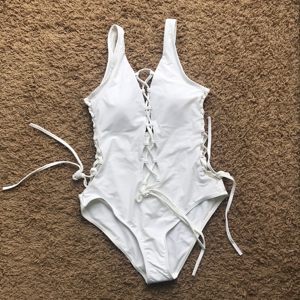 XL One Piece Bathing Suit 🩱